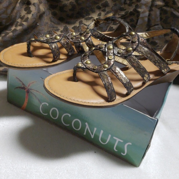 Cute Coconut Sandals - Picture 3 of 5